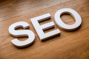 آموزش جذب مخاطب هدف: چکیده تجربیات نی‌نی‌سایت در سال 1404 (21 مورد کلیدی + سوالات متداول)