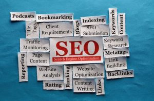 راهنمای جامع جذب مخاطب هدف: چکیده ۱۰ تجربه موفق نی‌نی‌سایت + سوالات متداول و جدول کاربردی