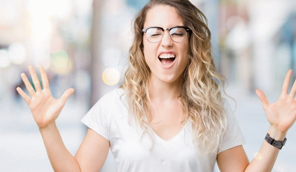 چگونه با فردی که احساسات خود را پنهان می‌کند رابطه برقرار کنیم؟